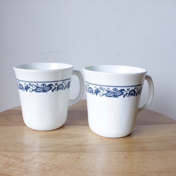 | MOVING SALE | • the vtg Corningware mugs - Picture 2 of 6